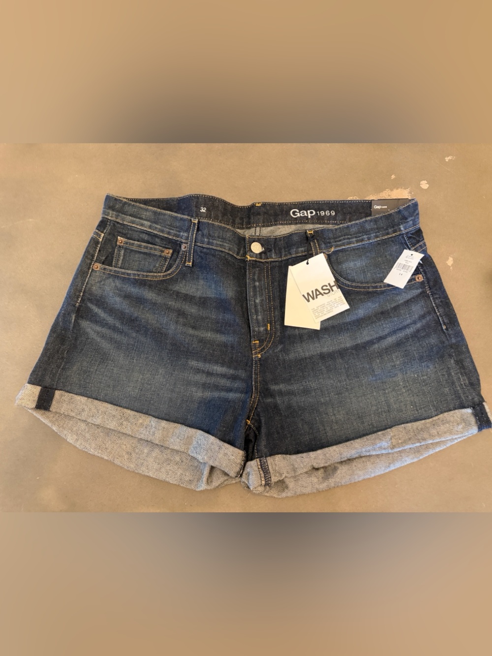 NWT Women’s GAP Dark Blue Denim Rolled Cuff Shorts, Girlfriend, Midrise, size 32